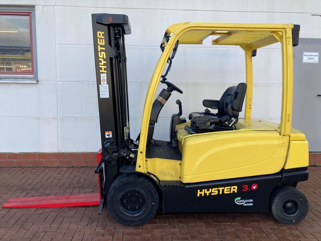 Hyster J 3.0 XN Elektro 4 Rad-Stapler agravis-stapler.de