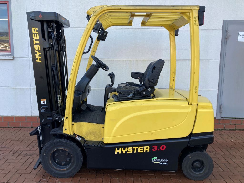 Hyster J 3.0 XN Elektro 4 Rad-Stapler agravis-stapler.de