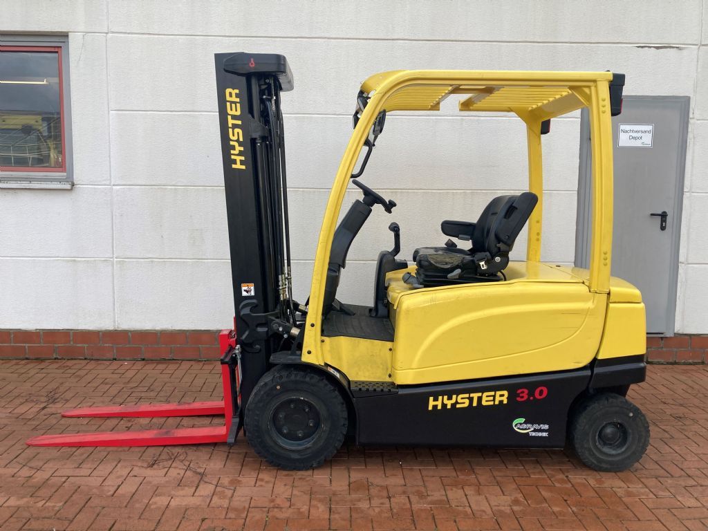 Hyster J 3.0 XN Elektro 4 Rad-Stapler agravis-stapler.de
