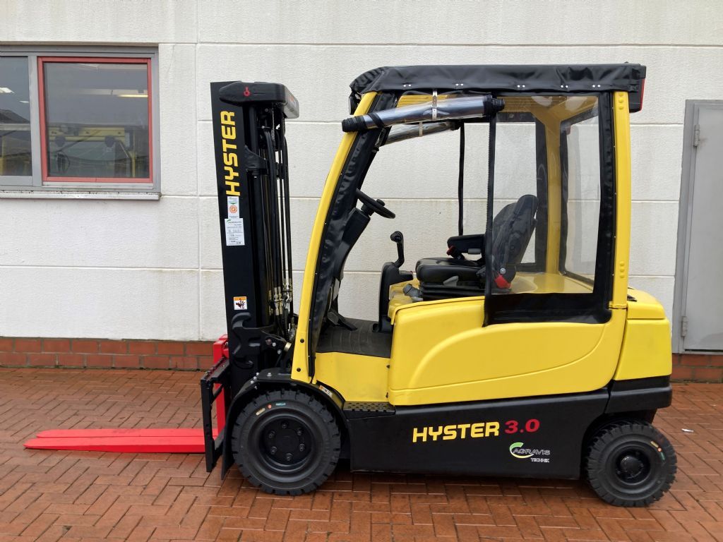 Hyster J 3.0 XN Elektro 4 Rad-Stapler agravis-stapler.de
