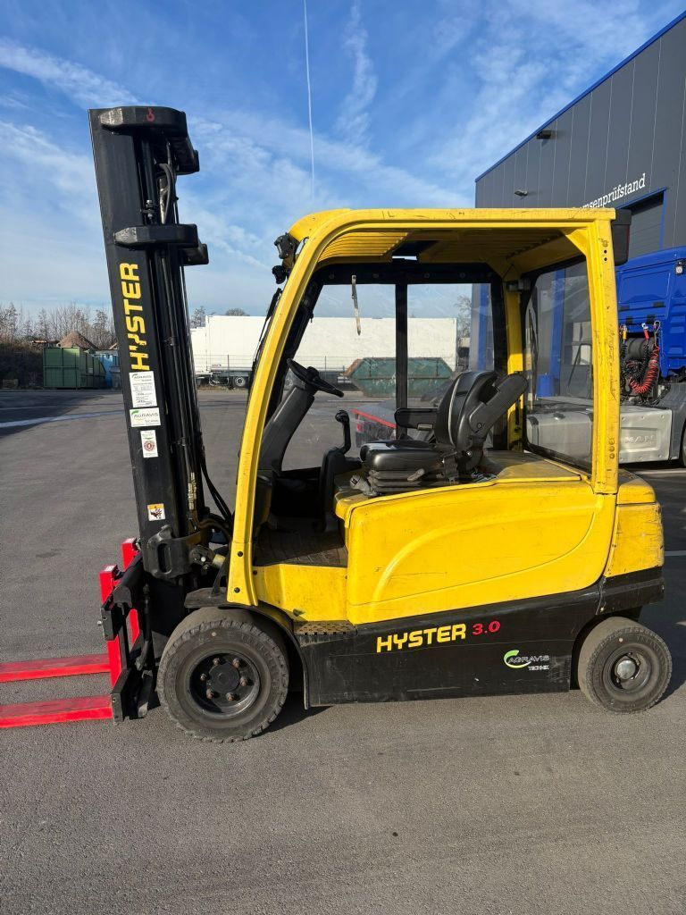Hyster J 3.0 XN Elektro 4 Rad-Stapler agravis-stapler.de
