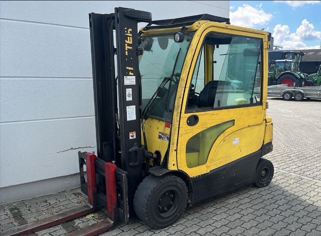 Hyster J 3.0 XN Elektro 4 Rad-Stapler agravis-stapler.de