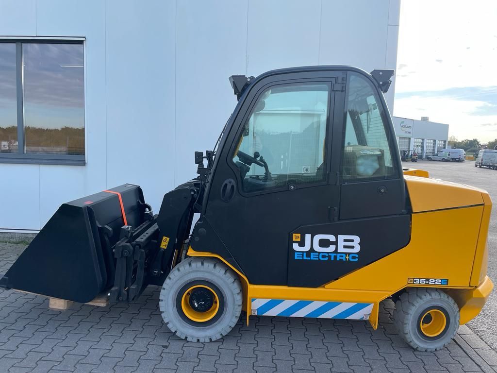 JCB 35-22E Teletruk Teleskopstapler starr agravis-stapler.de