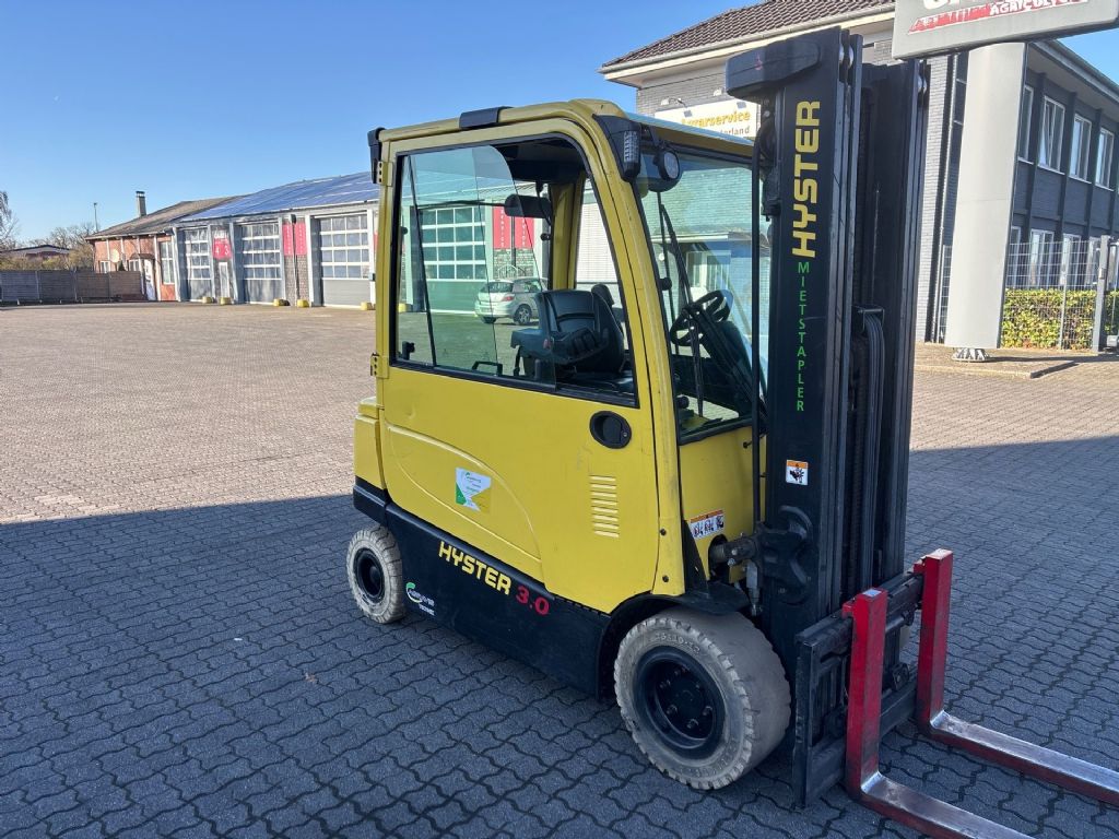 Hyster J 3.0 XN Elektro 4 Rad-Stapler agravis-stapler.de