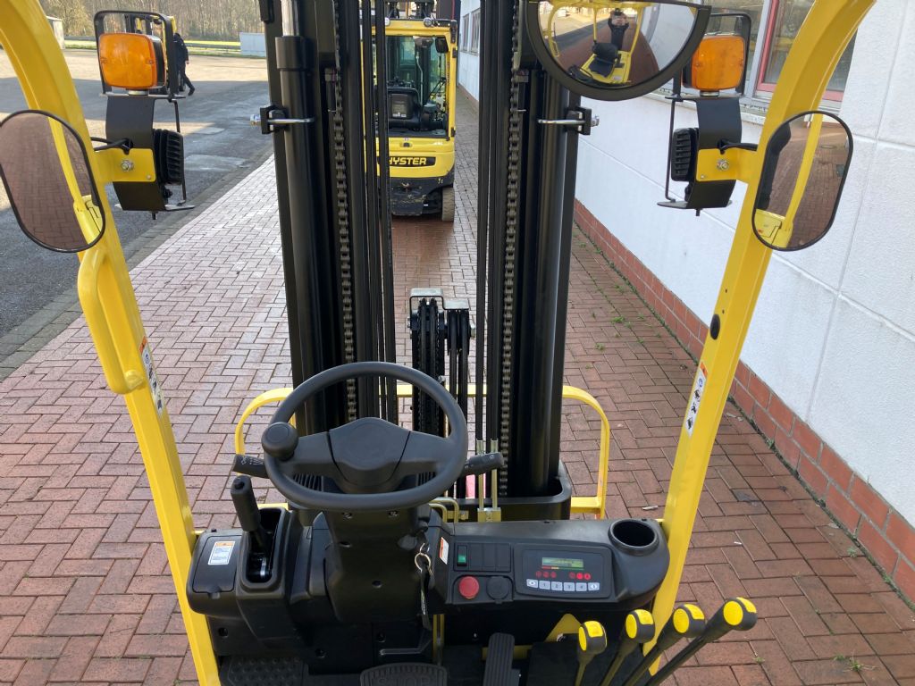 Hyster J 1.6 UTTL Elektro 3 Rad-Stapler agravis-stapler.de