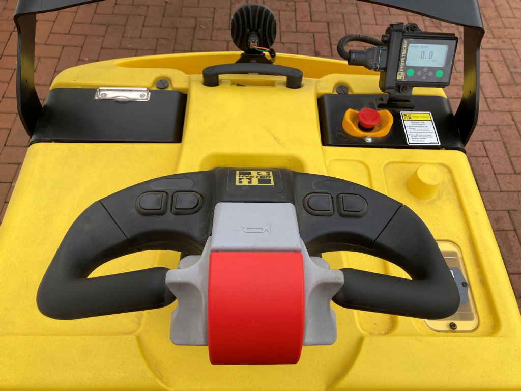 Hyster LO 7.0T Schlepper agravis-stapler.de