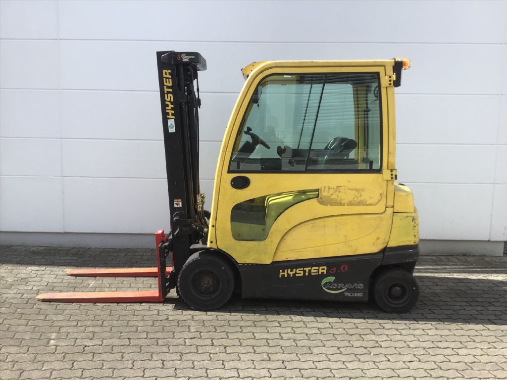 Hyster J 3.0 XN Elektro 4 Rad-Stapler agravis-stapler.de