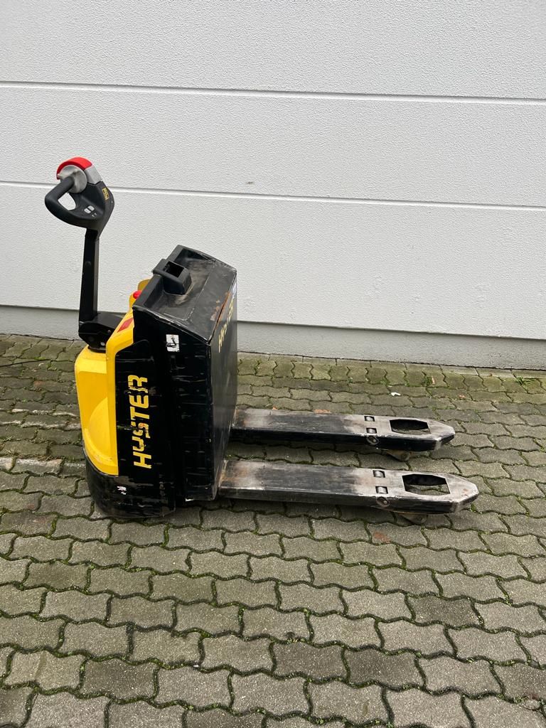 Hyster P 2.0 Niederhubwagen agravis-stapler.de