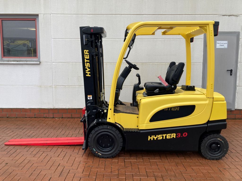 Hyster J 3.0 XN Elektro 4 Rad-Stapler agravis-stapler.de