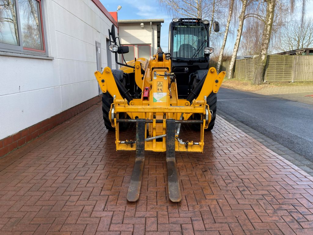 JCB 540-140 Hi Viz Teleskopstapler starr agravis-stapler.de