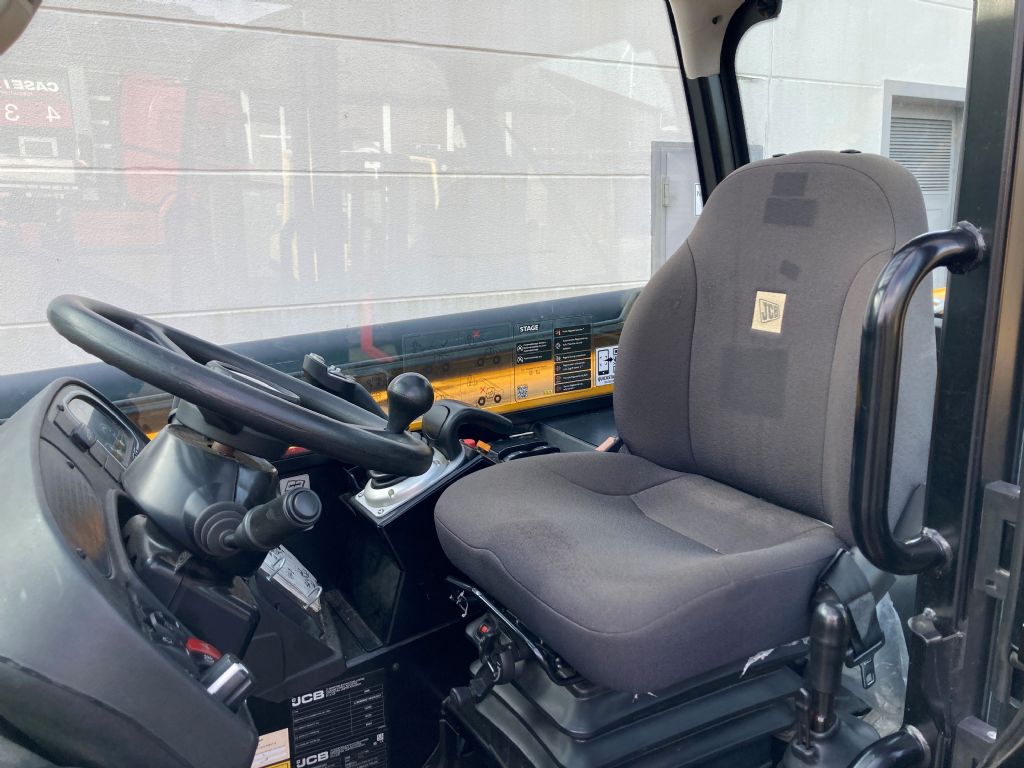 JCB 540-140 Hi Viz Teleskopstapler starr agravis-stapler.de