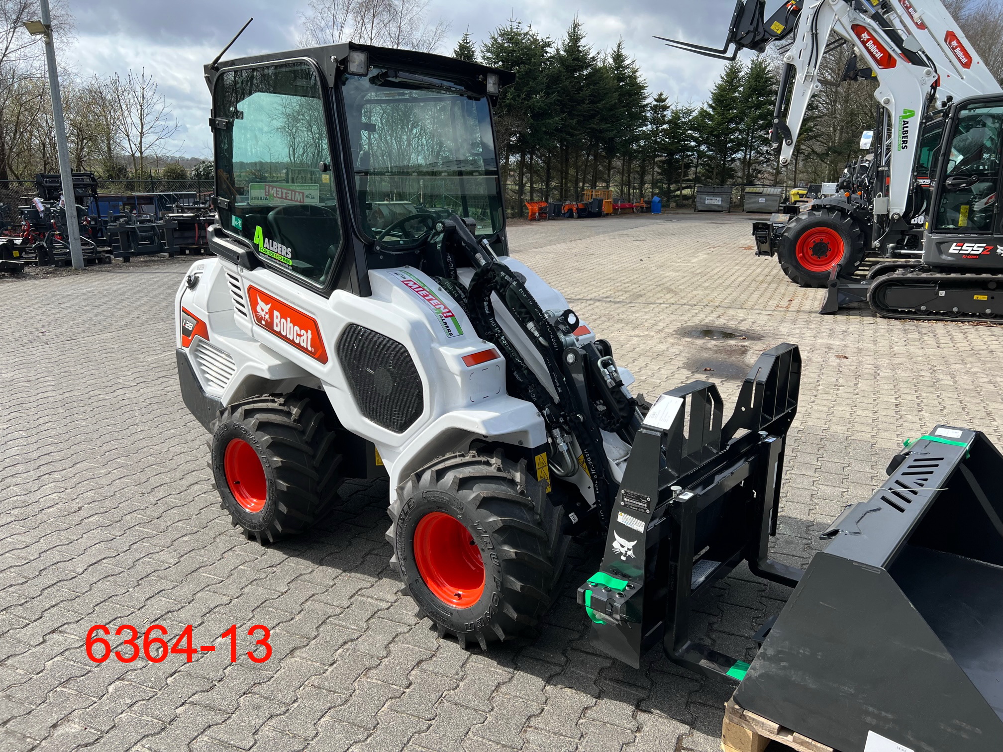 Bobcat-L 28-Radlader-www.heftruckcentrumemmen.nl