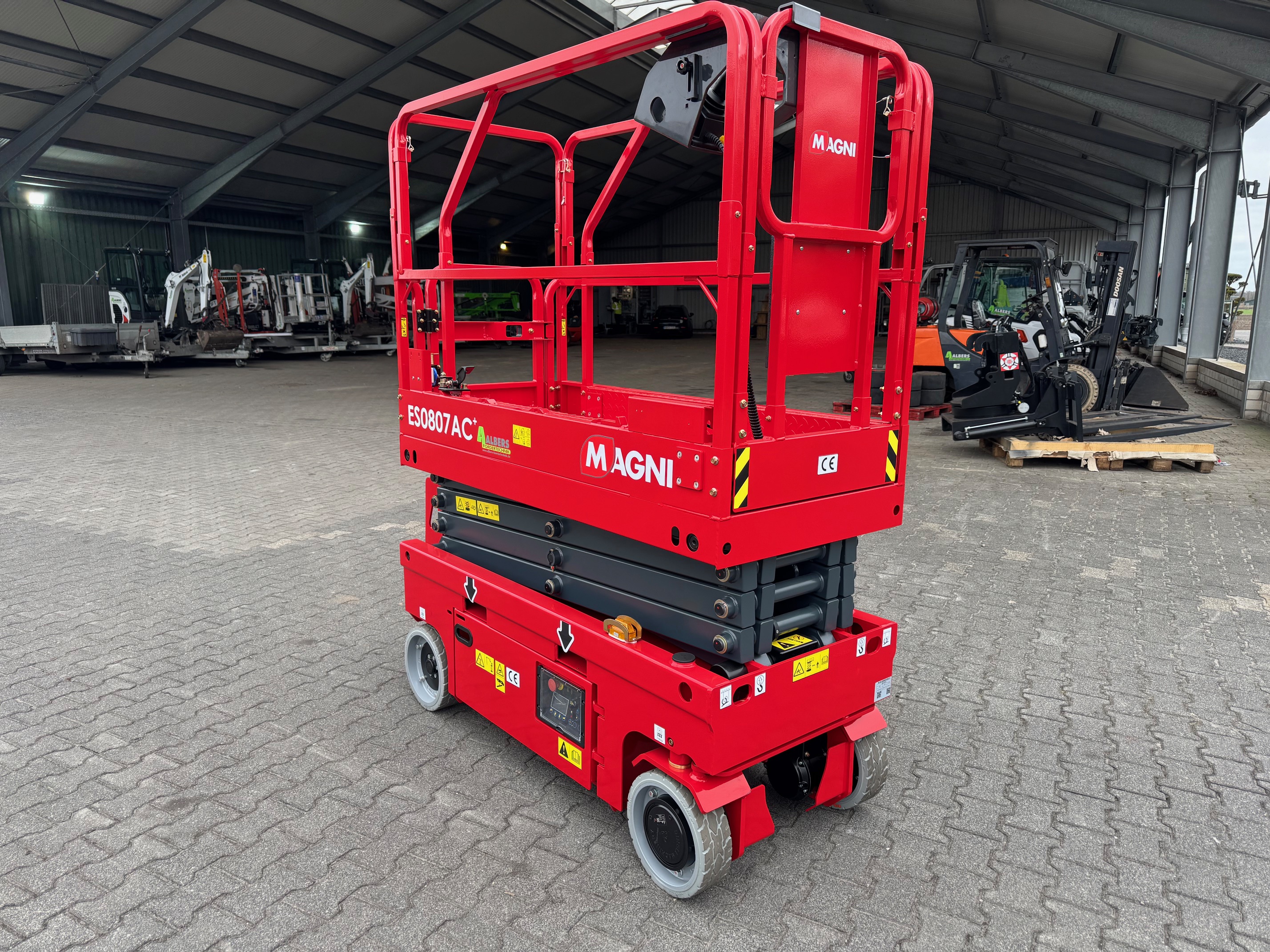 Magni-ES 0807 AC +-Scherenarbeitsbhne-www.heftruckcentrumemmen.nl