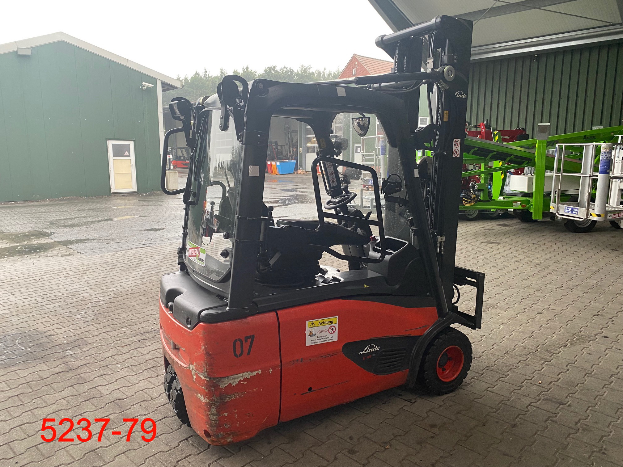 Linde-E 18 L 02 EVO-Elektro 3 Rad-Stapler-www.heftruckcentrumemmen.nl