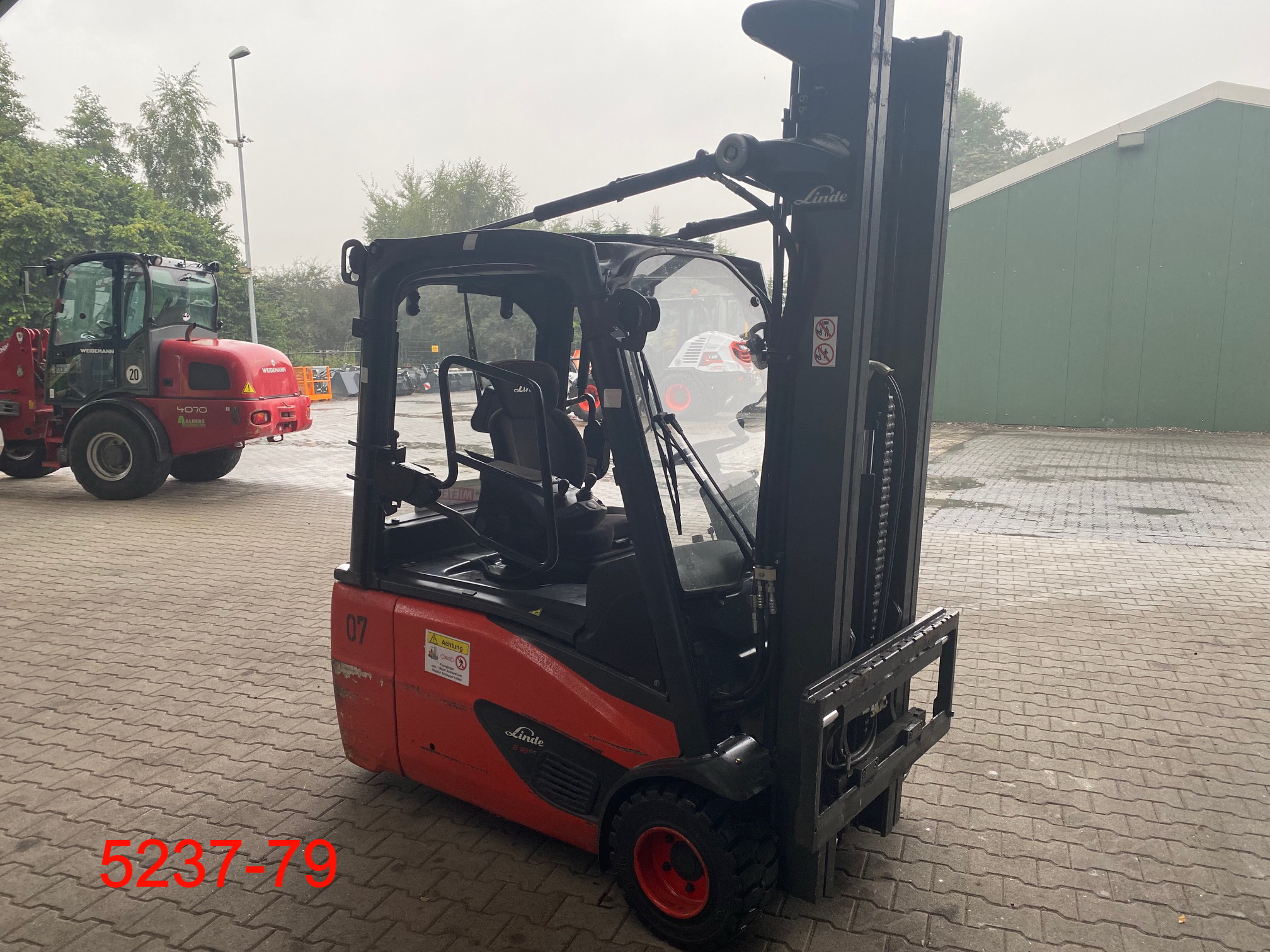 Linde-E 18 L 02 EVO-Elektro 3 Rad-Stapler-www.heftruckcentrumemmen.nl