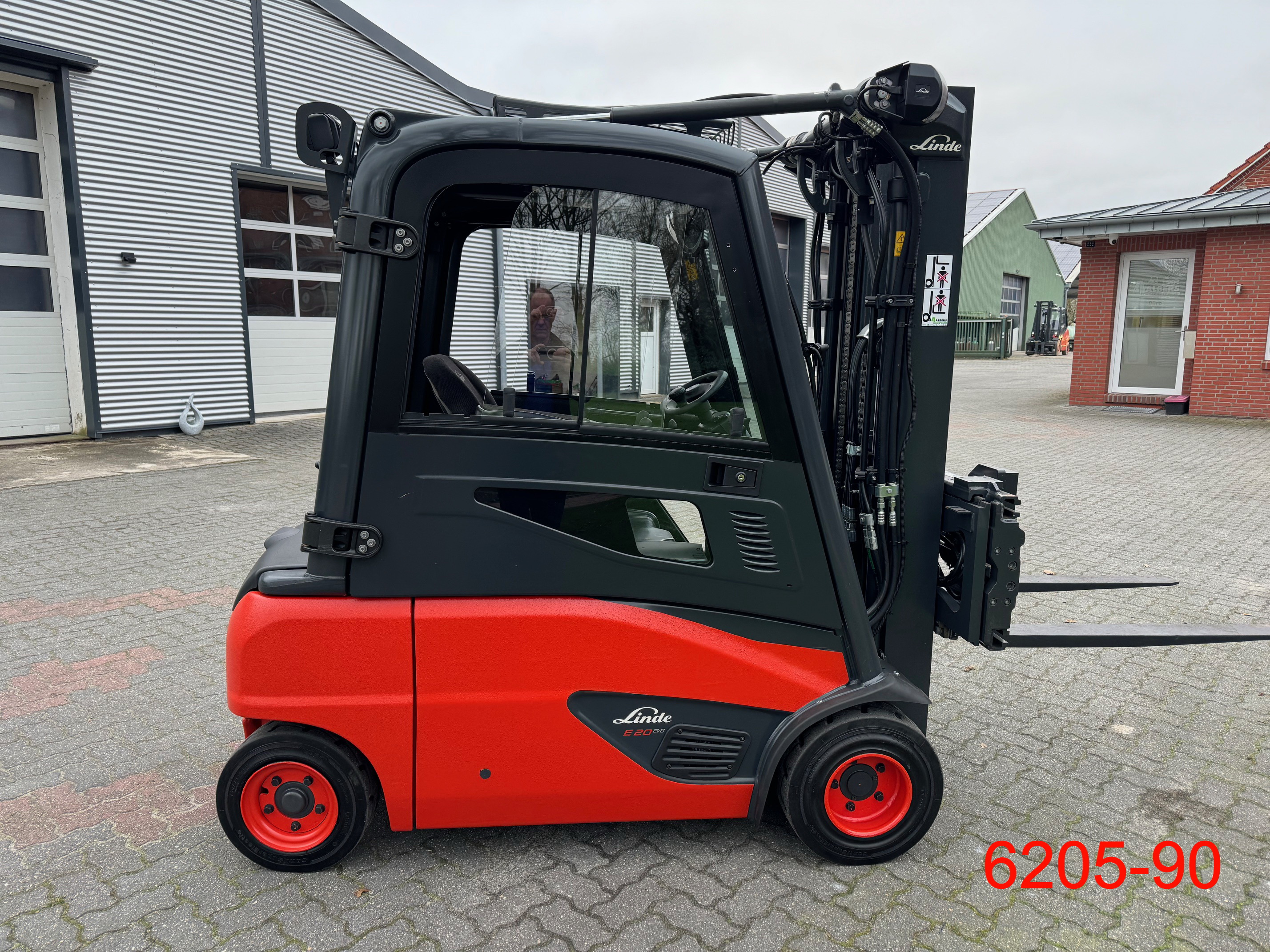 Linde-E 20 PL-02 EVO-Elektro 4 Rad-Stapler-www.heftruckcentrumemmen.nl