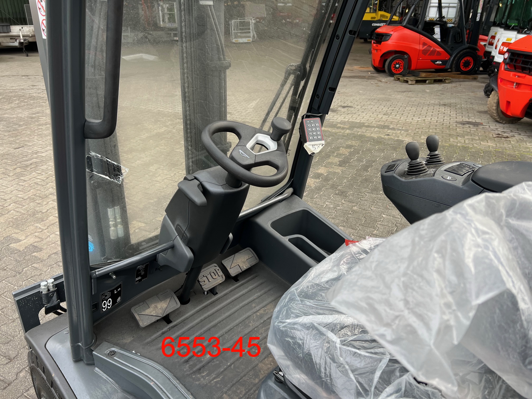Linde-H 35 D 01-Dieselstapler-www.heftruckcentrumemmen.nl
