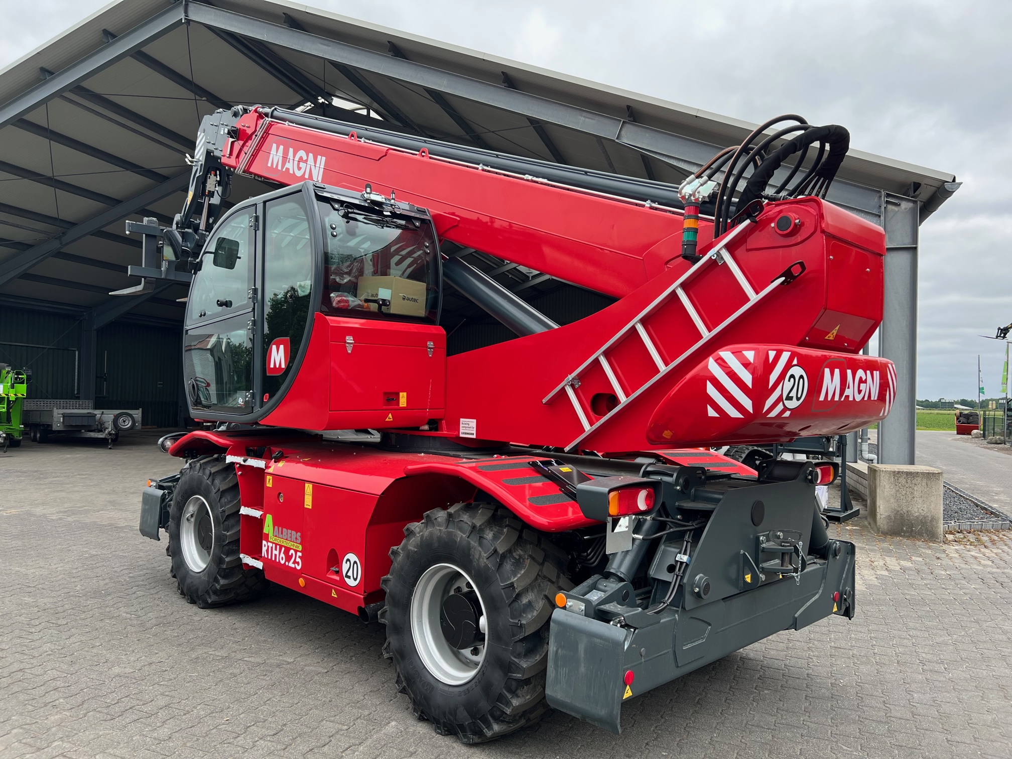 Magni-RTH 6.25-Teleskopstapler drehbar-www.heftruckcentrumemmen.nl