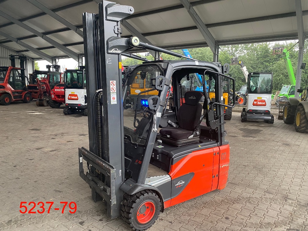 Linde-E 18 L 02 EVO-Elektro 3 Rad-Stapler-http://www.heftruckcentrumemmen.nl
