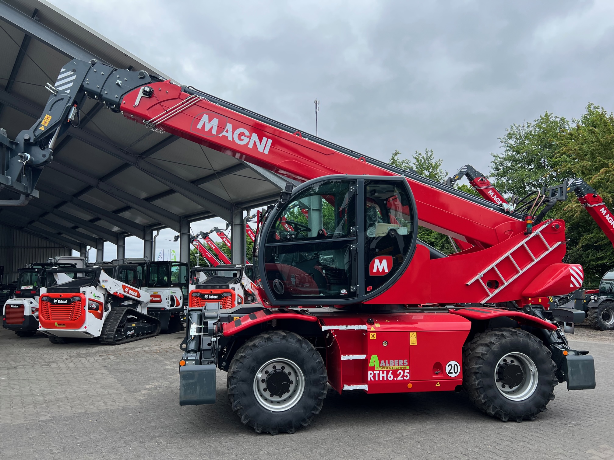 Magni-RTH 6.25-Teleskopstapler drehbar-www.heftruckcentrumemmen.nl