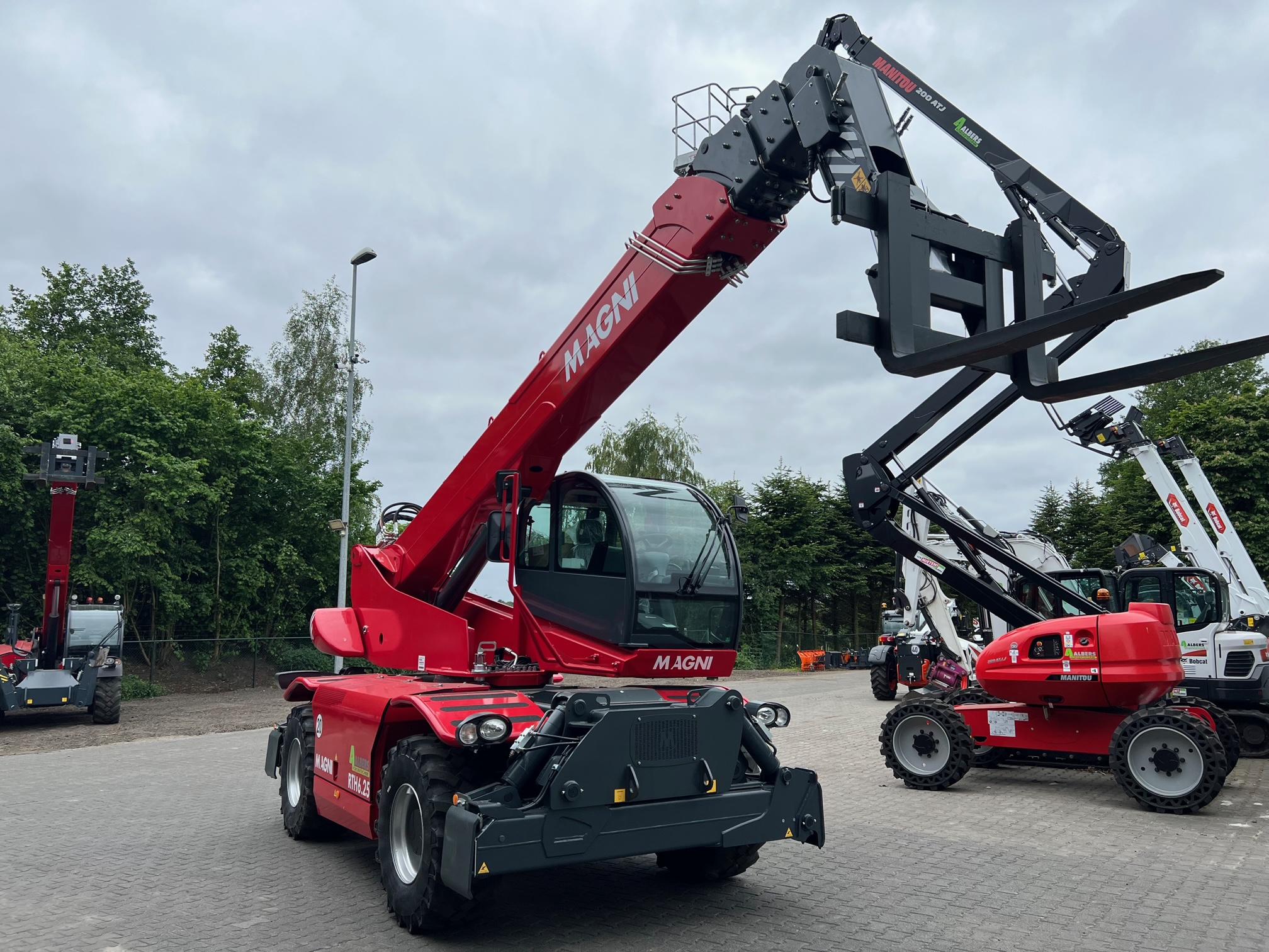 Magni-RTH 6.25-Teleskopstapler drehbar-www.heftruckcentrumemmen.nl