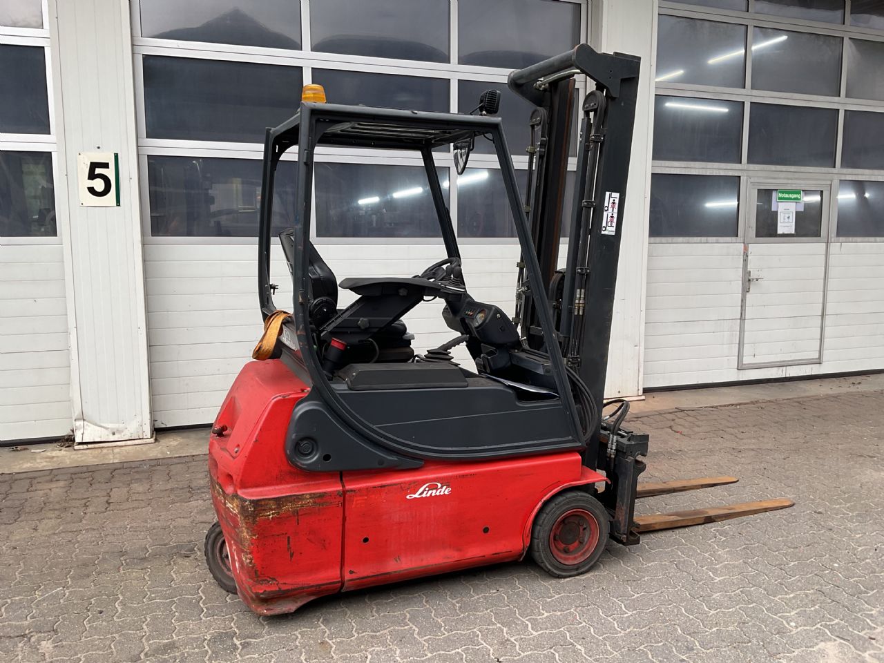 Linde-E 16 - 02-Elektro 3 Rad-Stapler-http://www.albers-gabelstapler.de