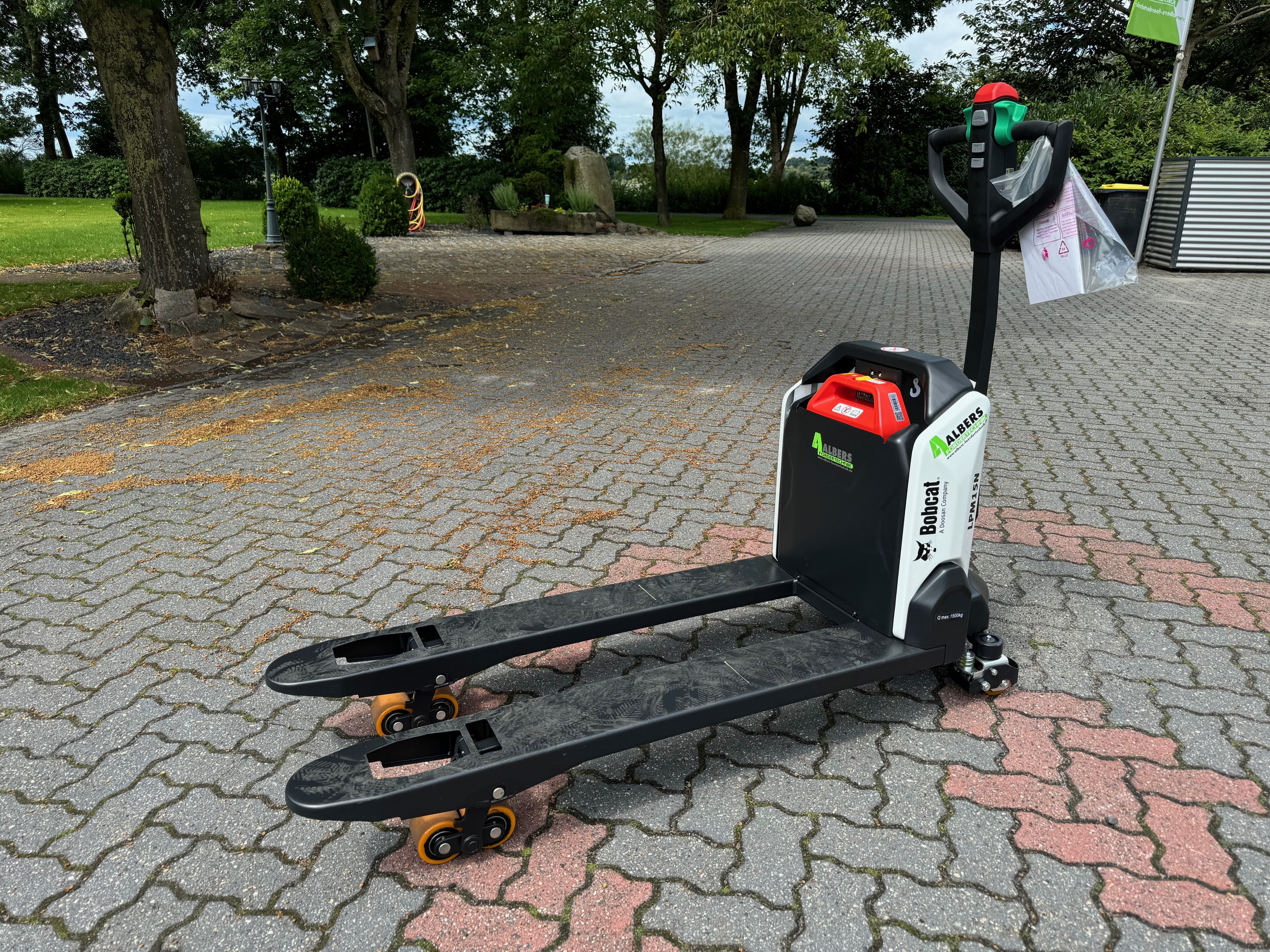 Bobcat-LPM 15 N 7-Niederhubwagen-www.heftruckcentrumemmen.nl