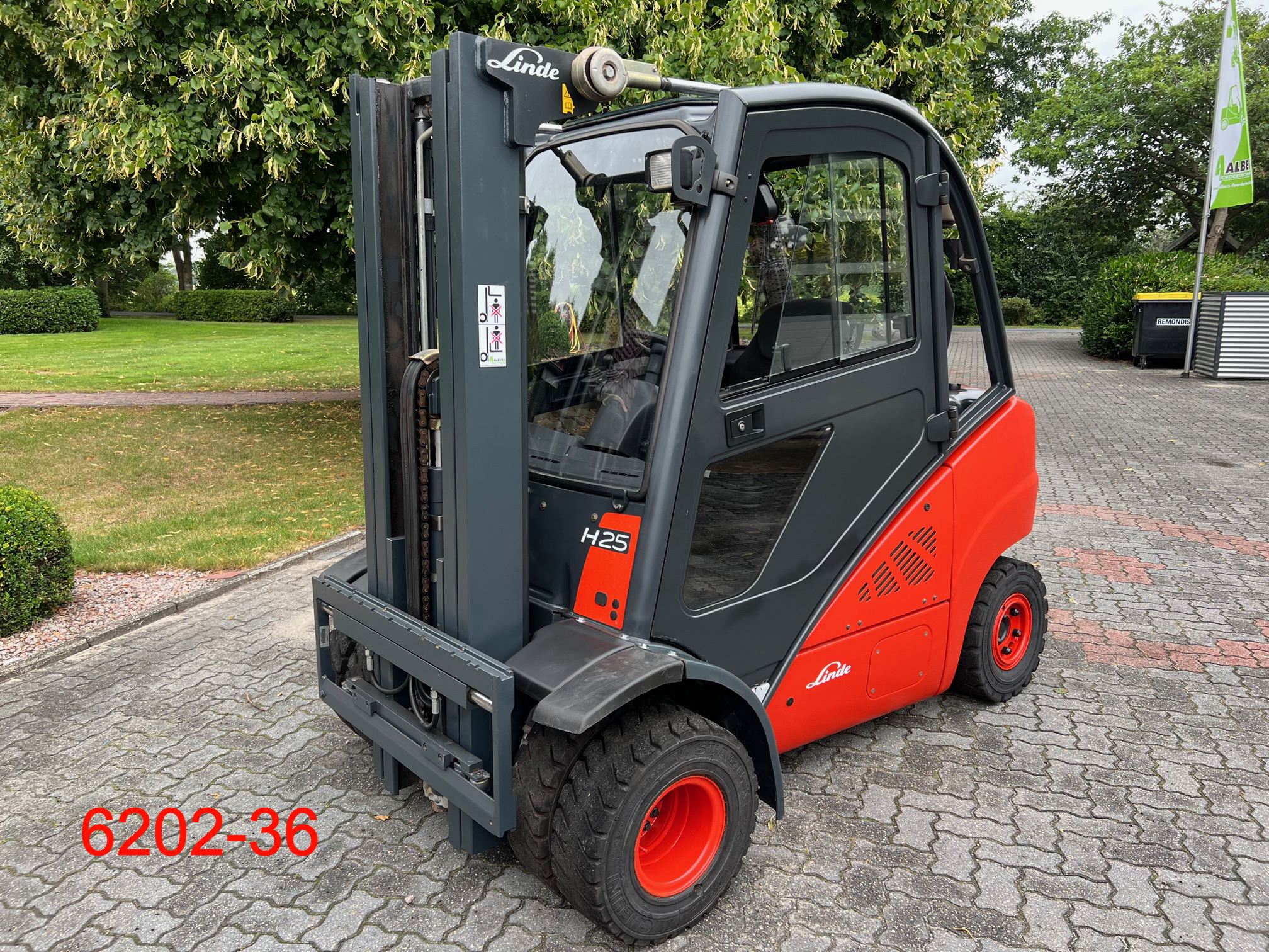 Linde-H 25 D 01-Dieselstapler-www.heftruckcentrumemmen.nl