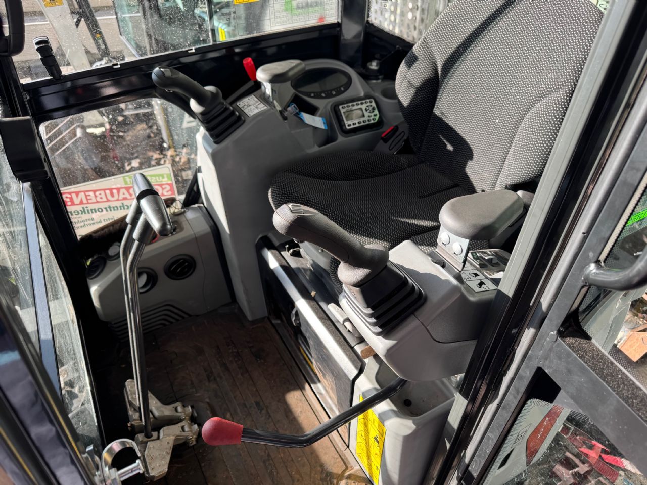 Bobcat-E 20 Z (long-reach)-Minibagger-www.heftruckcentrumemmen.nl