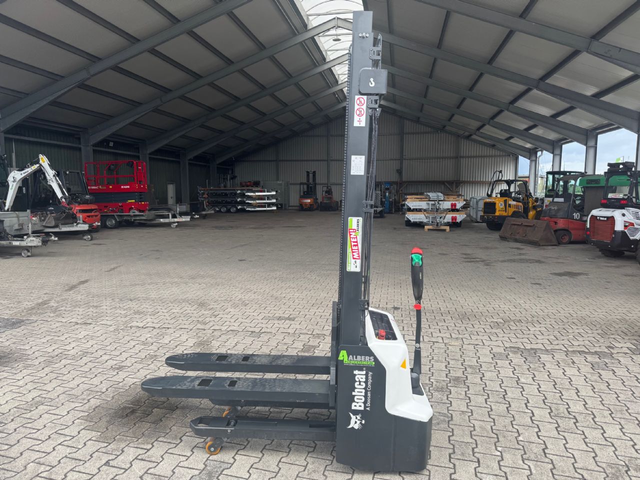 Bobcat-LSM12N-7 i-Hochhubwagen-www.heftruckcentrumemmen.nl