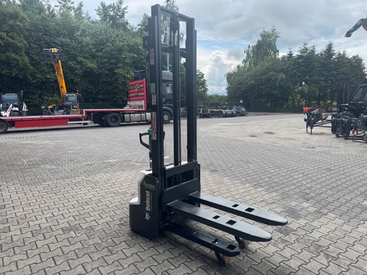 Bobcat-LSM12N-7 i-Hochhubwagen-www.heftruckcentrumemmen.nl