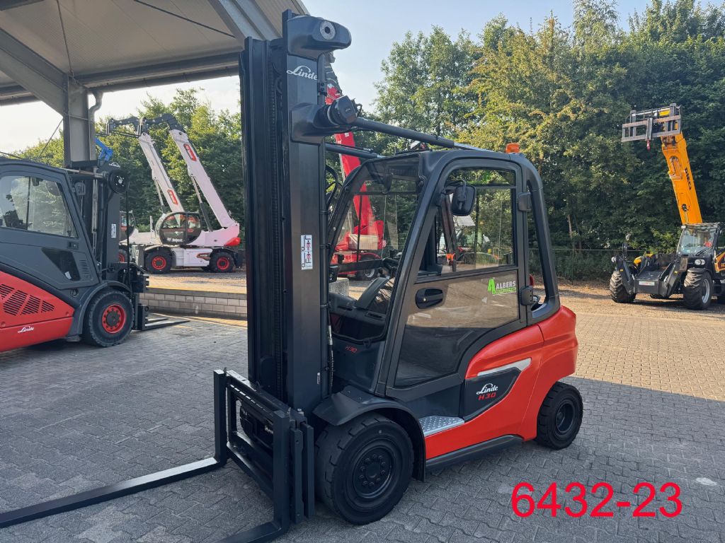 Linde-H 30 T 01-Treibgasstapler-http://www.heftruckcentrumemmen.nl