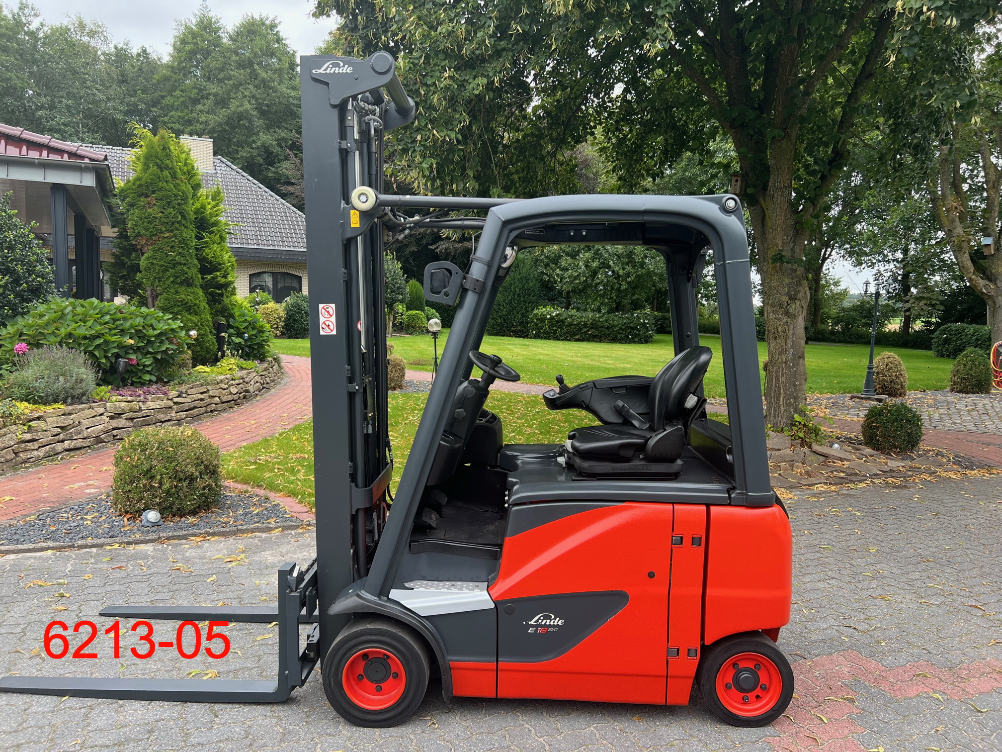 Linde-E 18 PH 02 EVO-Elektro 3 Rad-Stapler-www.heftruckcentrumemmen.nl