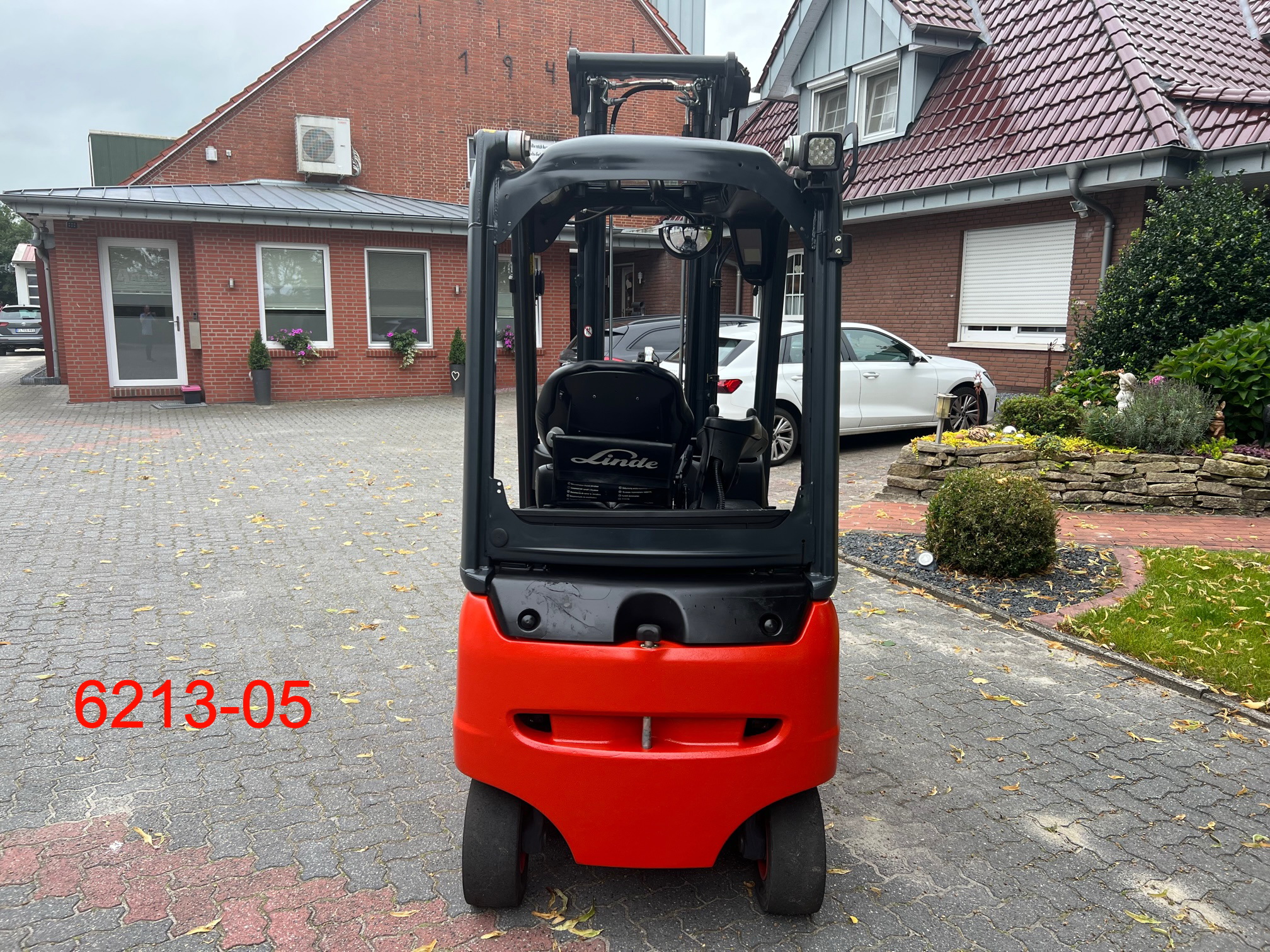 Linde-E 18 PH 02 EVO-Elektro 3 Rad-Stapler-www.heftruckcentrumemmen.nl