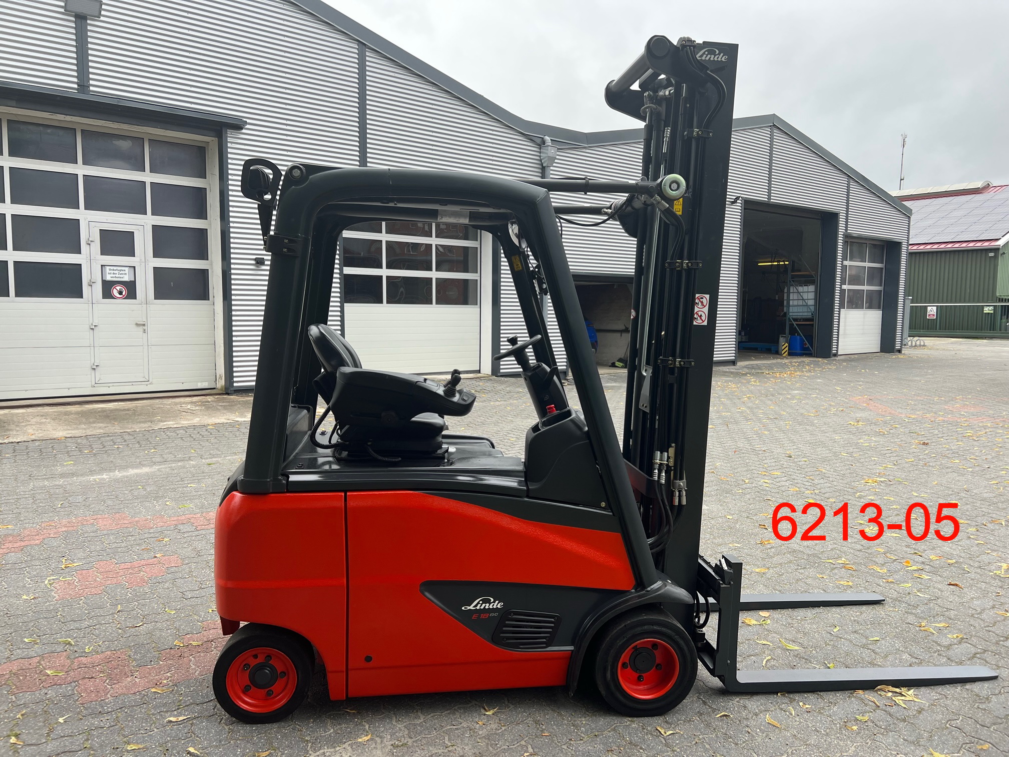 Linde-E 18 PH 02 EVO-Elektro 3 Rad-Stapler-www.heftruckcentrumemmen.nl