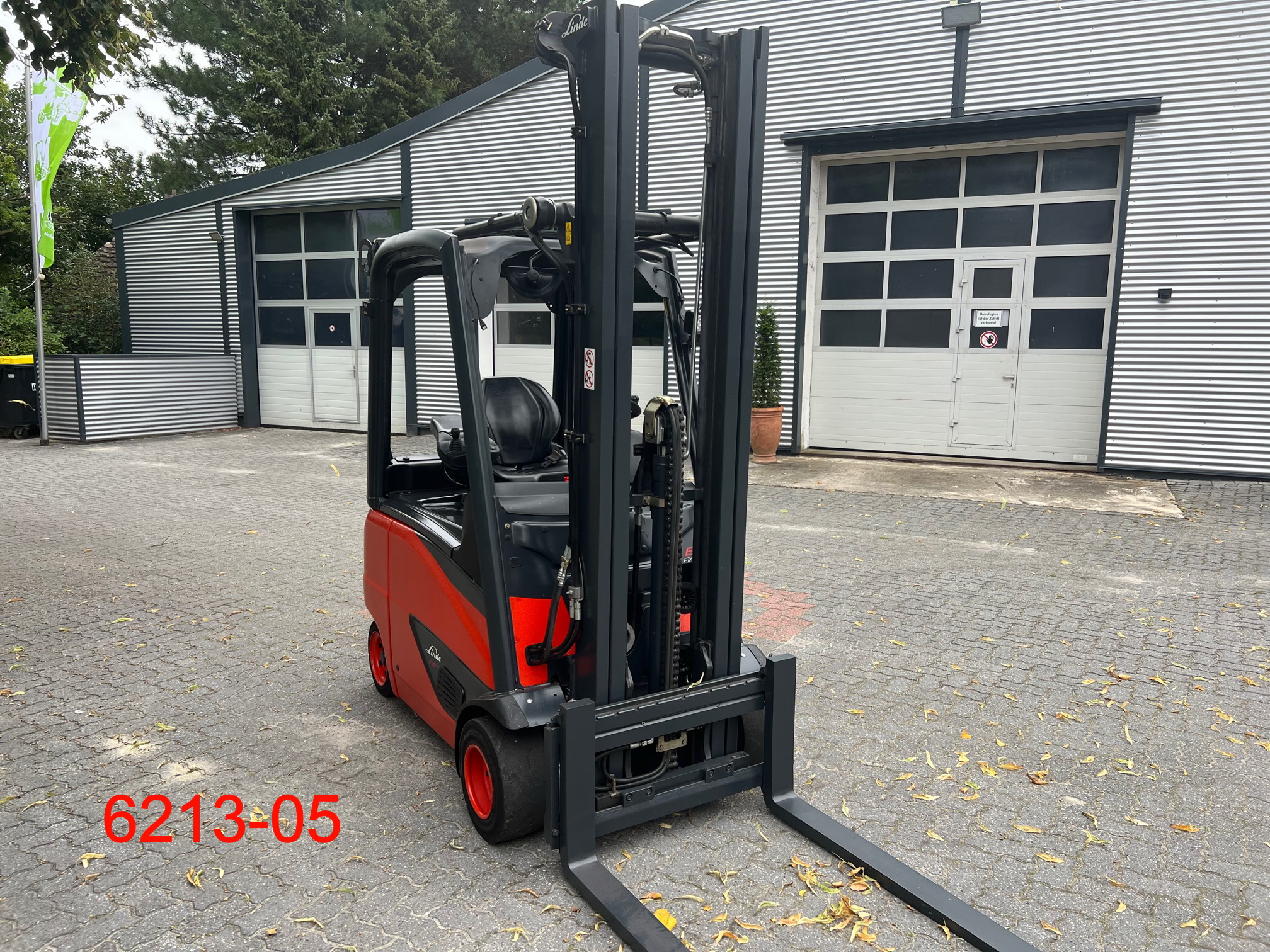 Linde-E 18 PH 02 EVO-Elektro 3 Rad-Stapler-www.heftruckcentrumemmen.nl