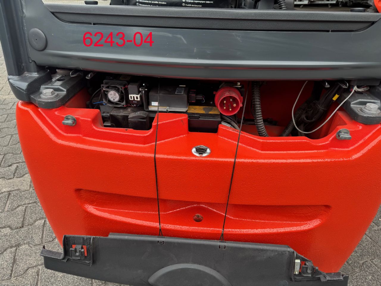 Linde-E 18 02 EVO-Elektro 3 Rad-Stapler-www.albers-gabelstapler.de