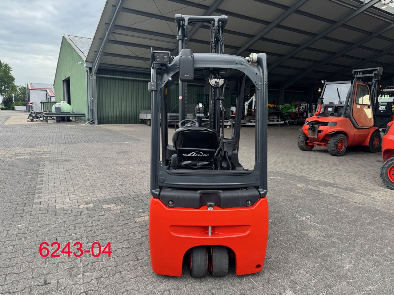 Linde-E 18 02 EVO-Elektro 3 Rad-Stapler-www.albers-gabelstapler.de