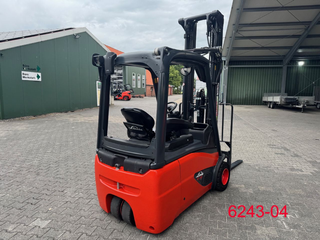 Linde-E 18 02 EVO-Elektro 3 Rad-Stapler-www.albers-gabelstapler.de