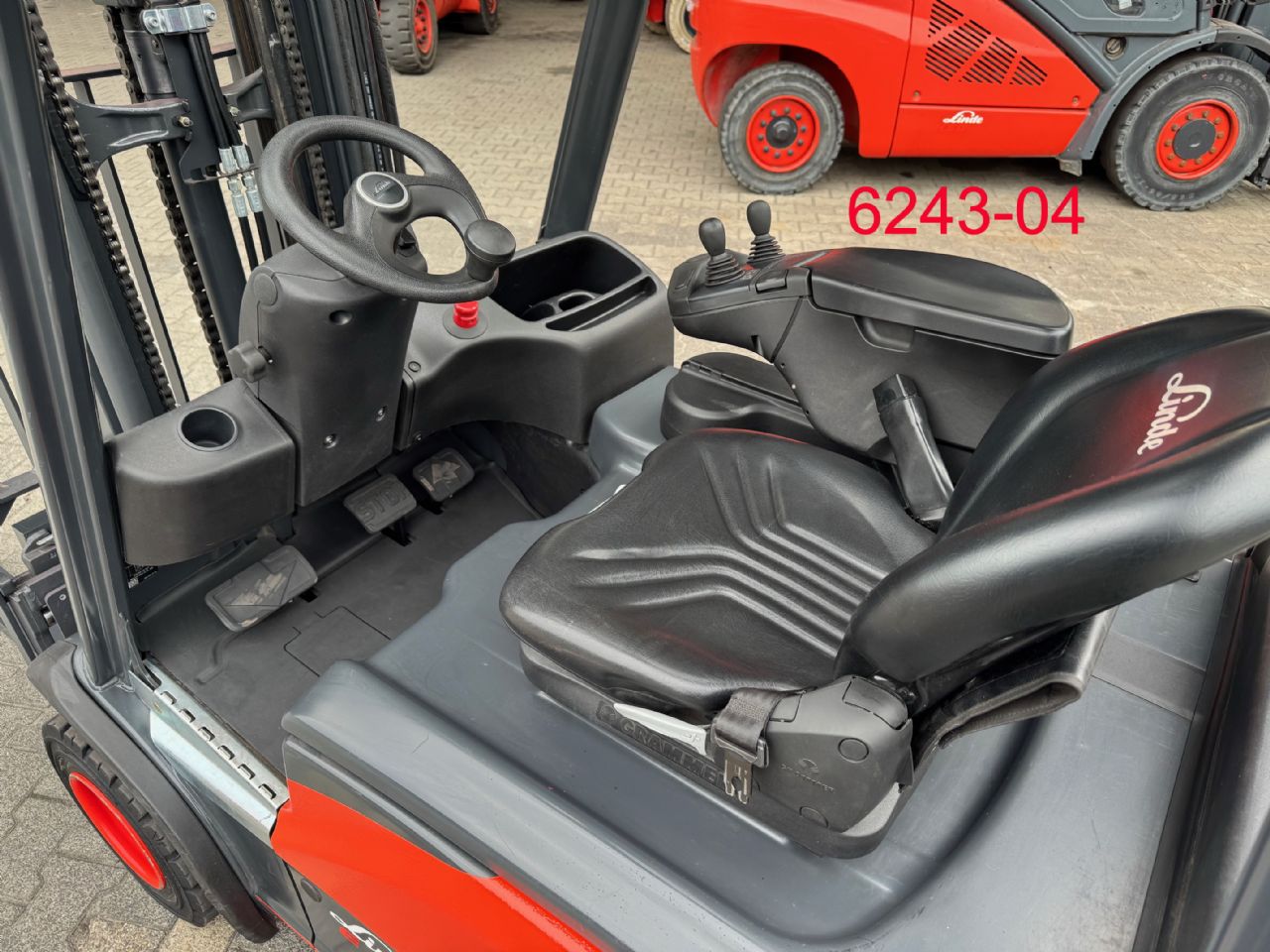 Linde-E 18 02 EVO-Elektro 3 Rad-Stapler-www.albers-gabelstapler.de