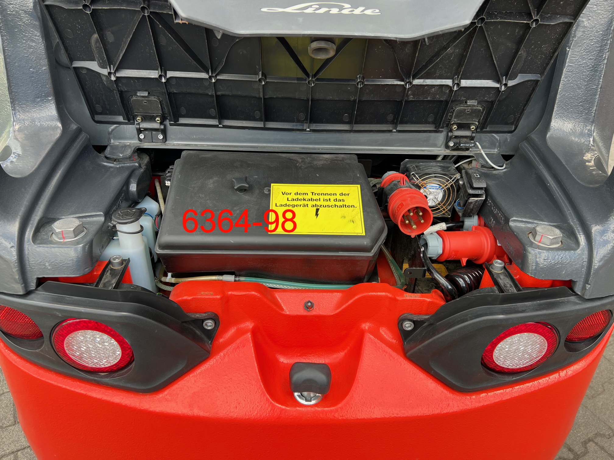 Linde-E 30 HL 01 600-Elektro 4 Rad-Stapler-www.albers-gabelstapler.de