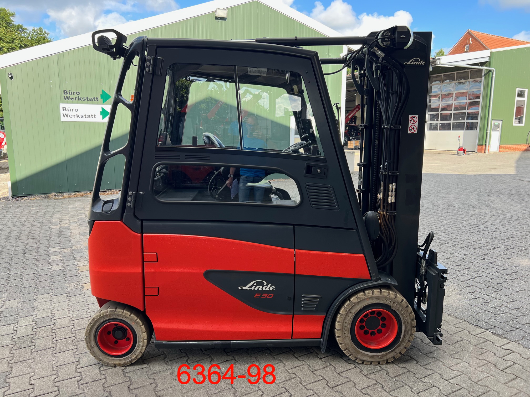 Linde-E 30 HL 01 600-Elektro 4 Rad-Stapler-www.albers-gabelstapler.de
