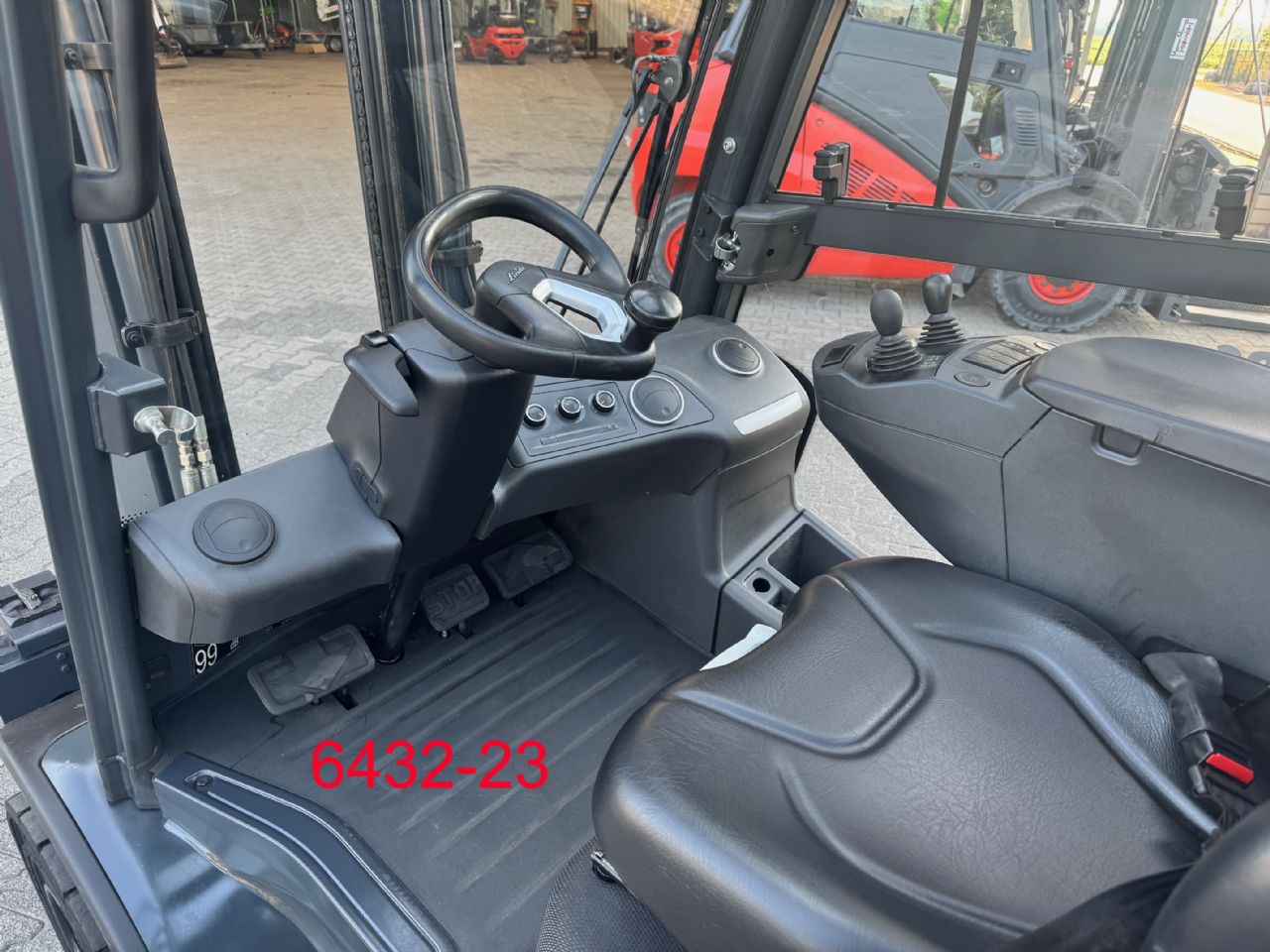 Linde-H 30 T 01-Treibgasstapler-www.albers-gabelstapler.de