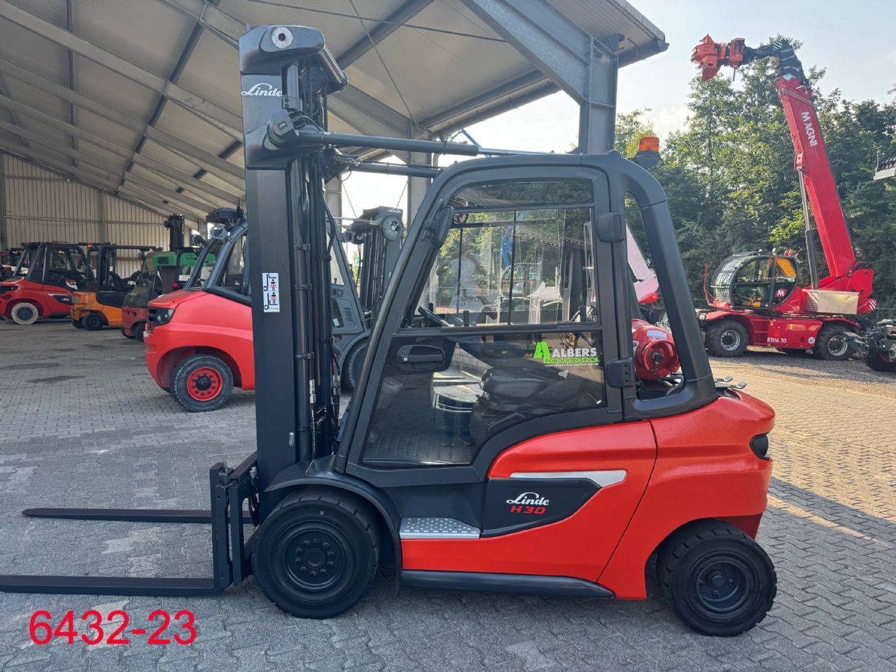 Linde-H 30 T 01-Treibgasstapler-www.albers-gabelstapler.de