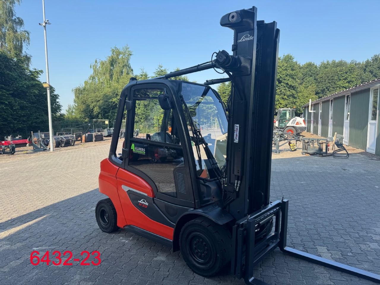 Linde-H 30 T 01-Treibgasstapler-www.albers-gabelstapler.de