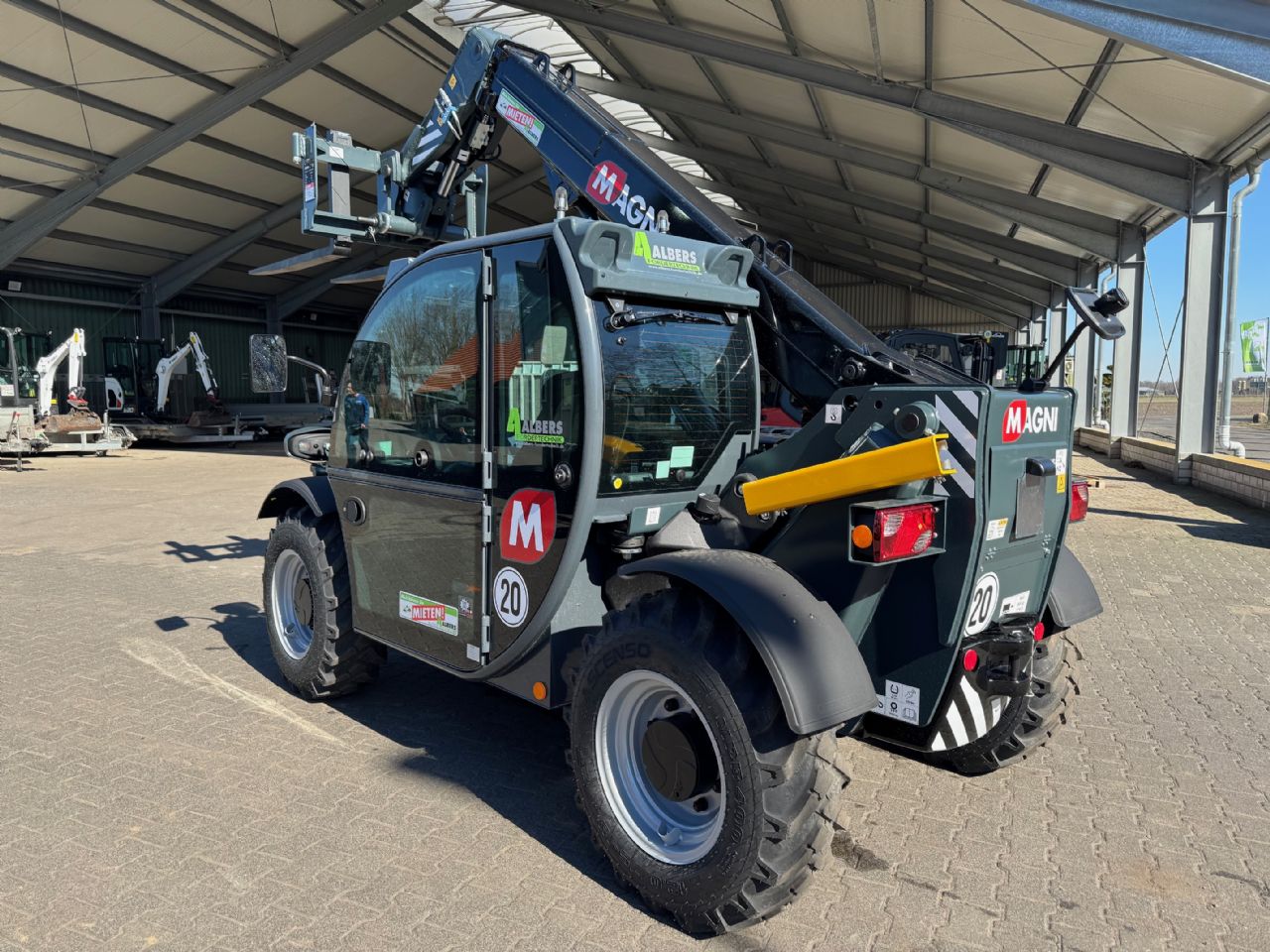 Magni-TH 3.6 Black Edition-Teleskopstapler starr-www.heftruckcentrumemmen.nl