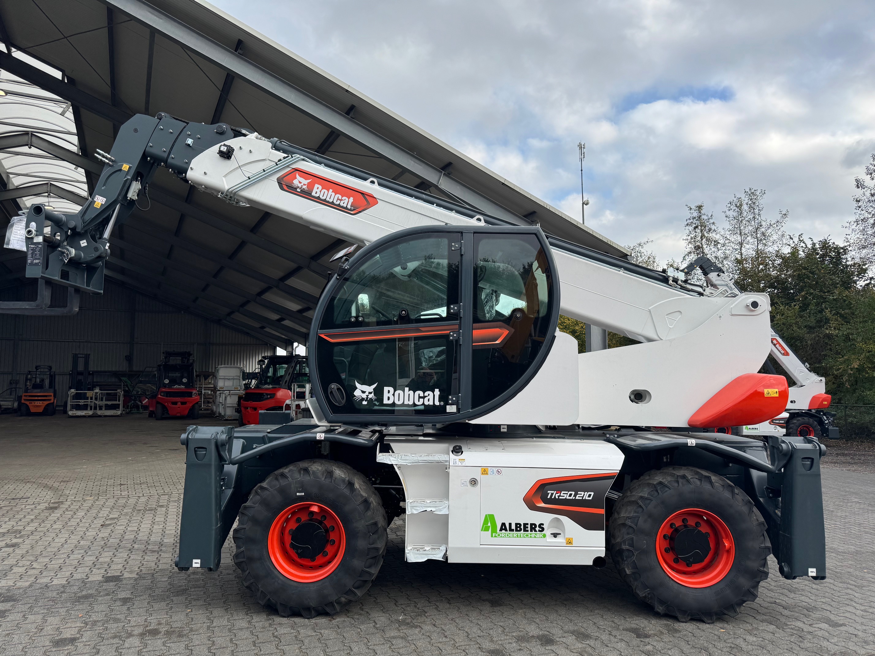 Bobcat-TR 50.210-Teleskopstapler drehbar-www.heftruckcentrumemmen.nl
