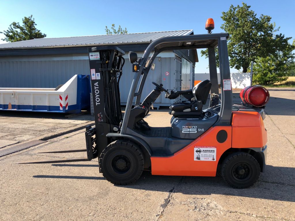 Toyota-02-8FGF25-Treibgasstapler-http://www.anders-gabelstapler.de