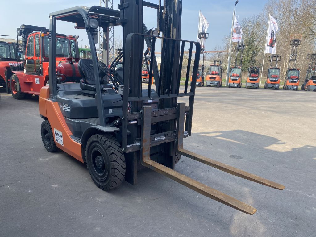 Toyota-02-8FGF25-Treibgasstapler-http://www.anders-gabelstapler.de