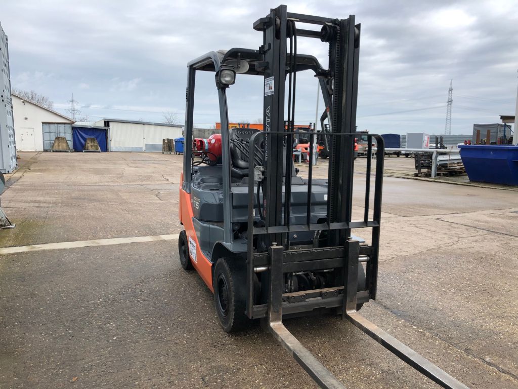 Toyota-02-8FGF15-Treibgasstapler-http://www.anders-gabelstapler.de